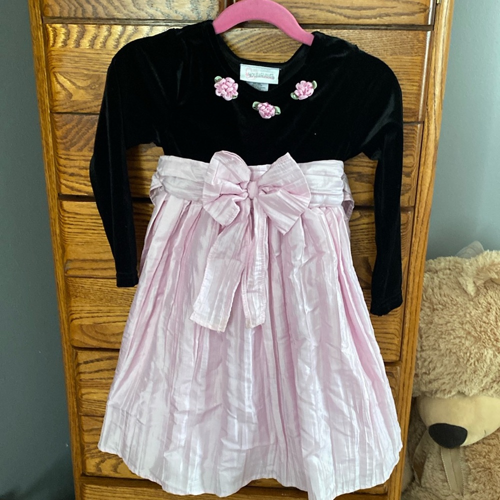Little girls size 4 dress